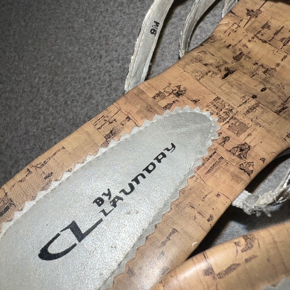 CL CHINESE LAUNDRY SILVER WEDGES. Size 9M. - Picture 2 of 3